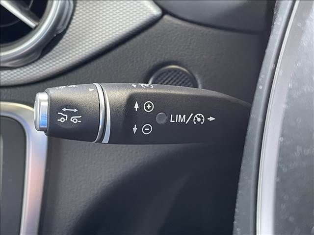Mercedes Benz GLA-CLASS 2017-04 11487-6
