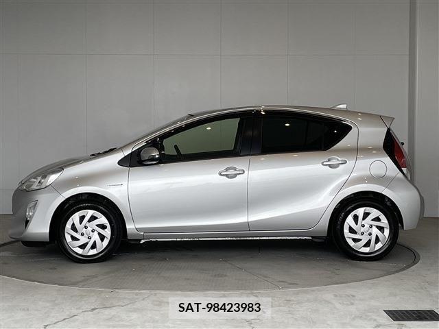 Toyota AQUA 2017-03 260446-15