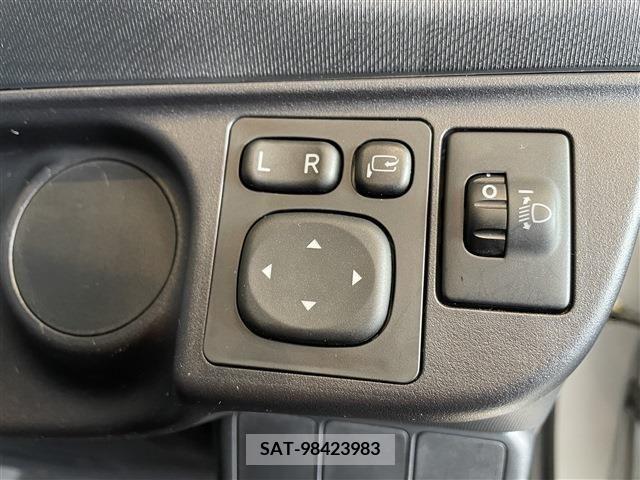Toyota AQUA 2017-03 260446-17