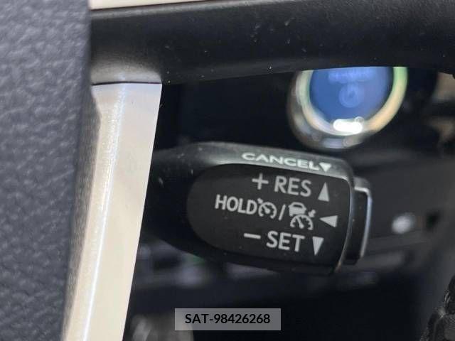 Toyota PRIUS 2017-07 330654-5