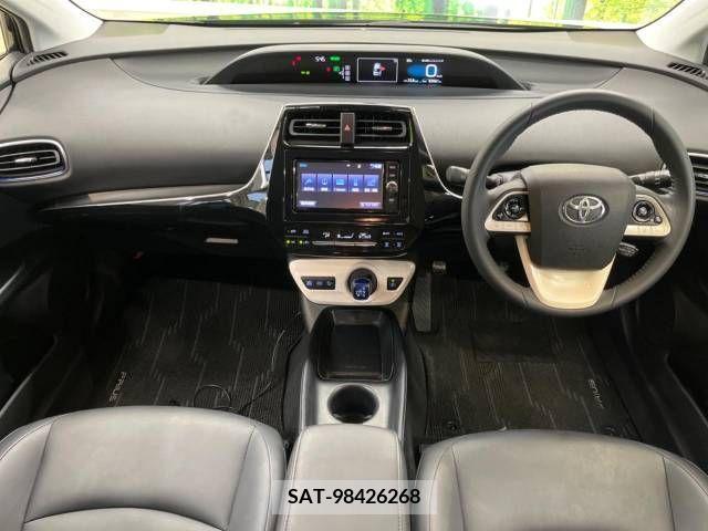 Toyota PRIUS 2017-07 330654-1