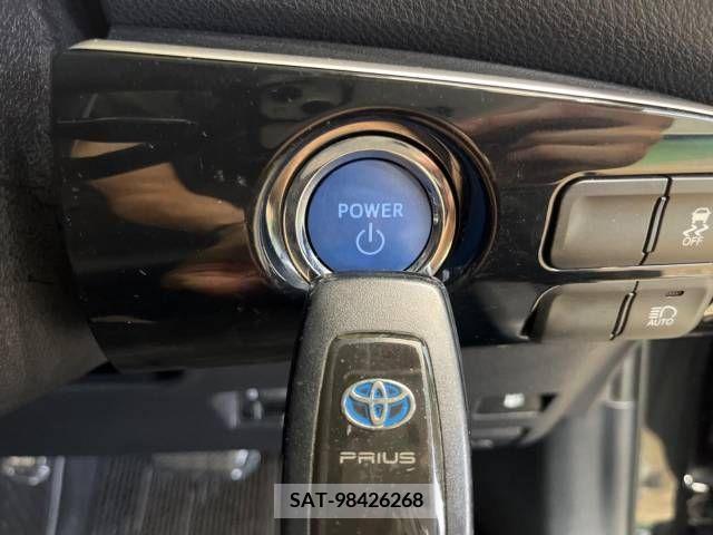 Toyota PRIUS 2017-07 330654-7