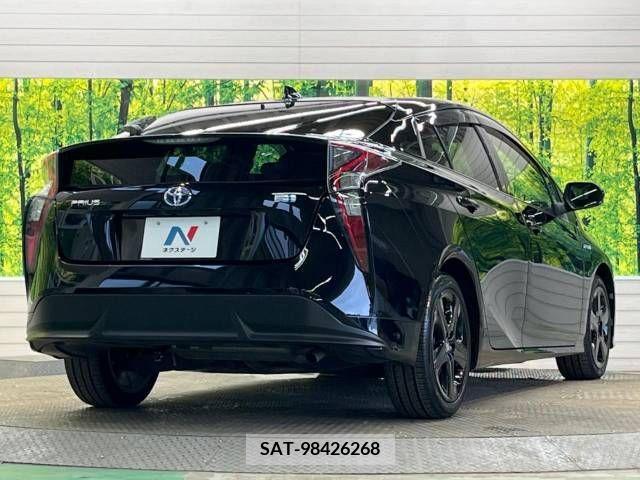 Toyota PRIUS 2017-07 330654-17