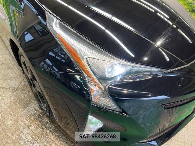 Toyota PRIUS 2017-07 330654-12