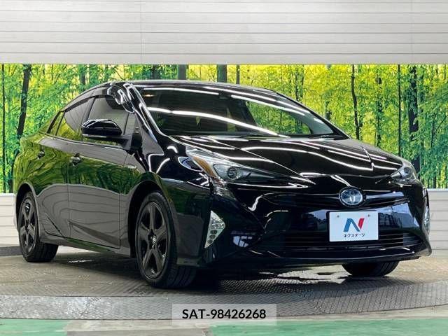 Toyota PRIUS 2017-07 330654-16