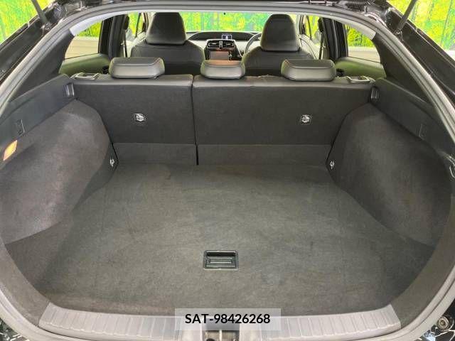 Toyota PRIUS 2017-07 330654-11