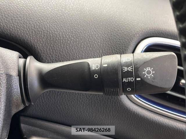 Toyota PRIUS 2017-07 330654-6