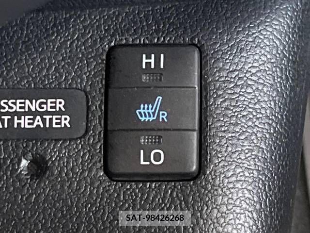 Toyota PRIUS 2017-07 330654-9