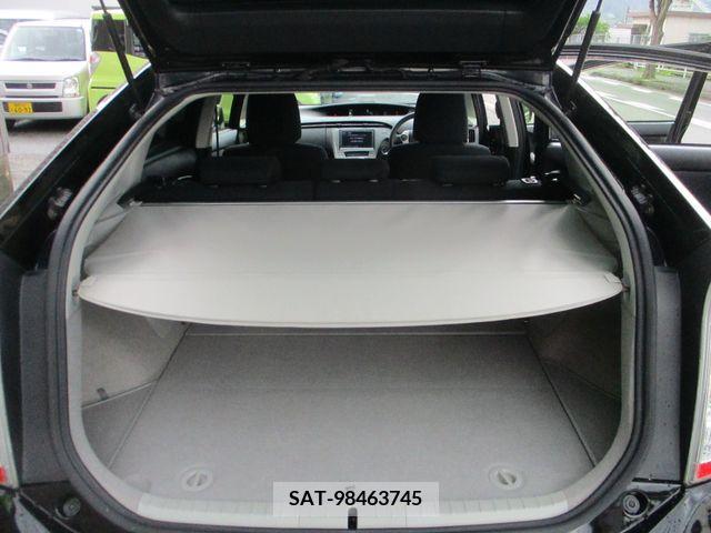 Toyota PRIUS 2013-02 382958-18