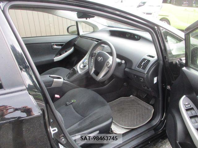 Toyota PRIUS 2013-02 382958-15