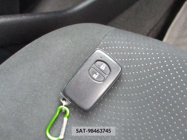 Toyota PRIUS 2013-02 382958-14