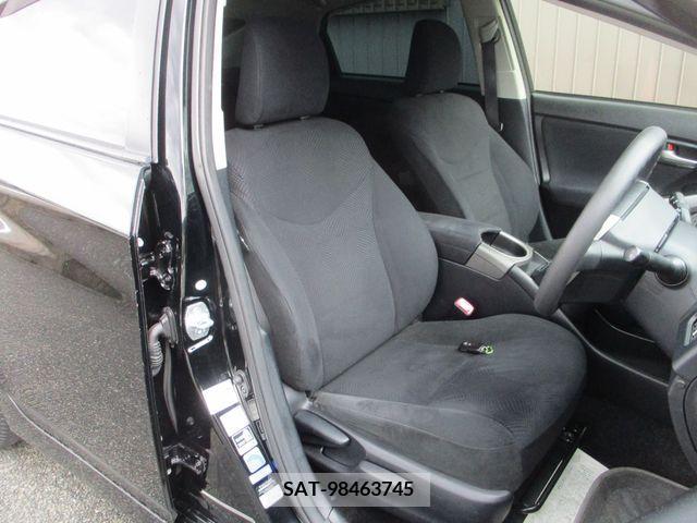 Toyota PRIUS 2013-02 382958-16