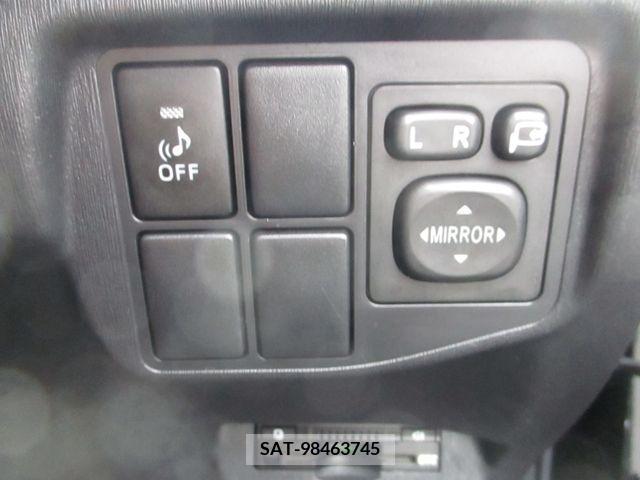 Toyota PRIUS 2013-02 382958-9