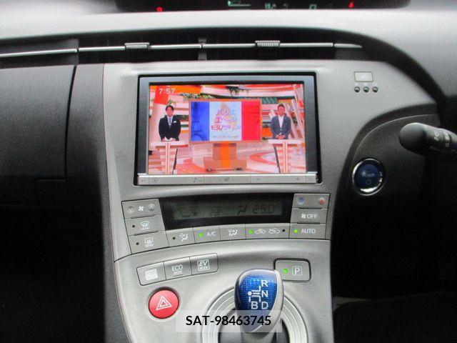 Toyota PRIUS 2013-02 382958-5