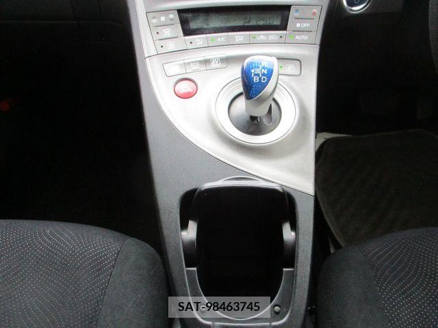 Toyota PRIUS 2013-02 382958-7