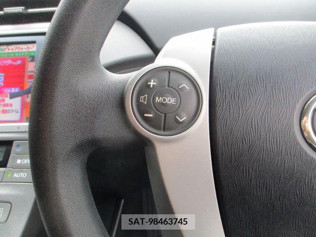 Toyota PRIUS 2013-02 382958-10