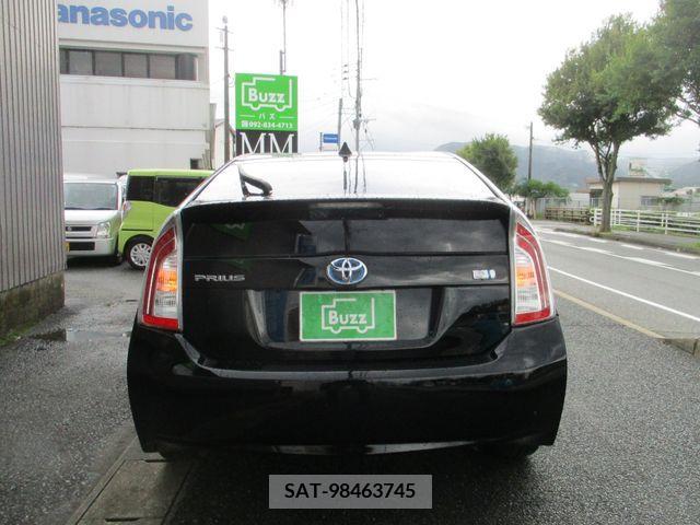 Toyota PRIUS 2013-02 382958-2