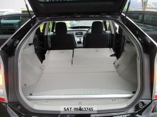 Toyota PRIUS 2013-02 382958-20