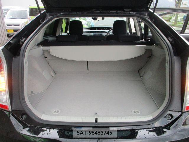 Toyota PRIUS 2013-02 382958-19