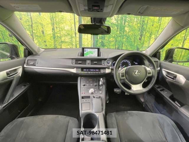 Lexus CT 2011-08 255202-1