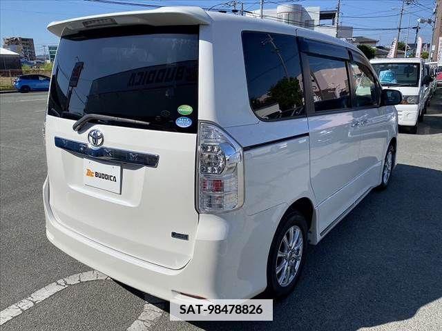 Toyota VOXY 2013-06 375841-12