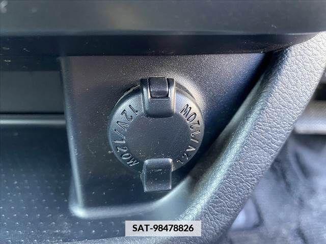 Toyota VOXY 2013-06 375841-28
