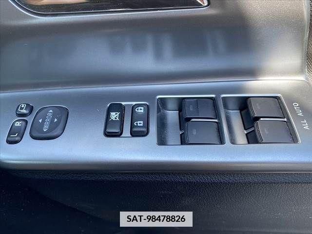 Toyota VOXY 2013-06 375841-27