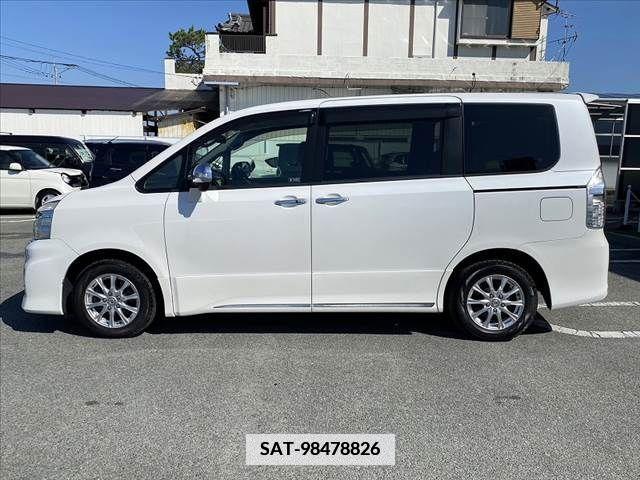 Toyota VOXY 2013-06 375841-10