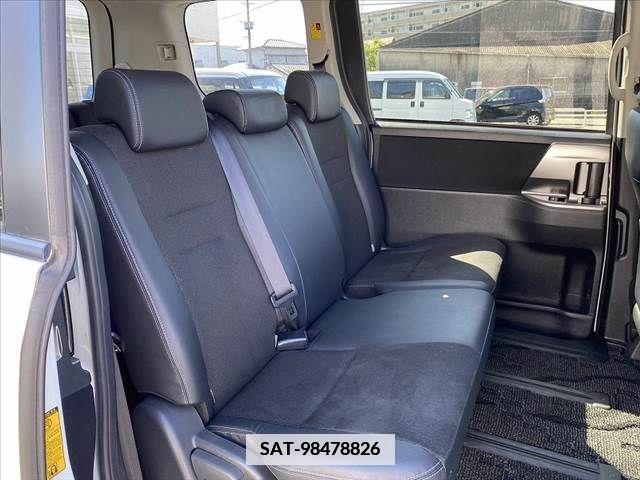 Toyota VOXY 2013-06 375841-17