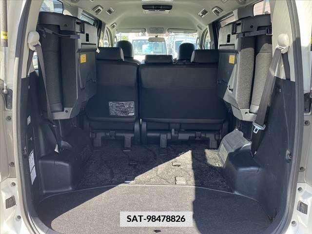Toyota VOXY 2013-06 375841-20