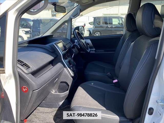 Toyota VOXY 2013-06 375841-16