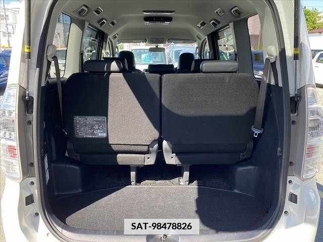 Toyota VOXY 2013-06 375841-19