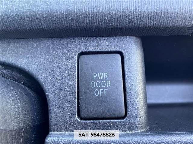 Toyota VOXY 2013-06 375841-26