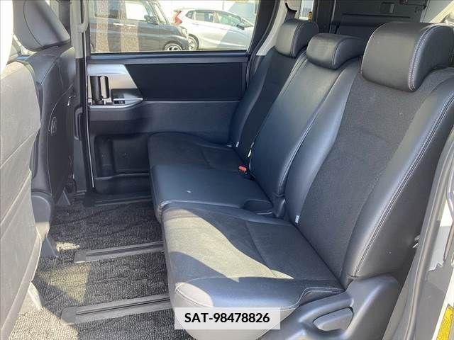 Toyota VOXY 2013-06 375841-18