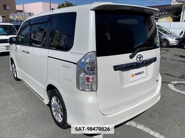 Toyota VOXY 2013-06 375841-14