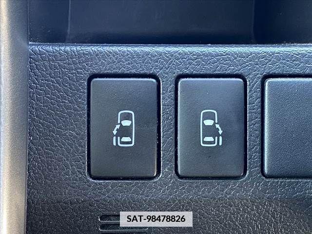 Toyota VOXY 2013-06 375841-4