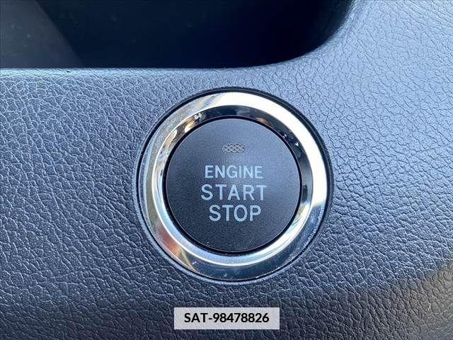 Toyota VOXY 2013-06 375841-25