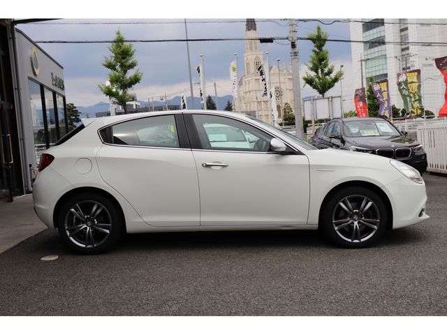 ALFA ROMEO GIULIETTA 2015-03 4538-3