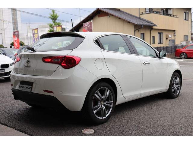 ALFA ROMEO GIULIETTA 2015-03 4538-5