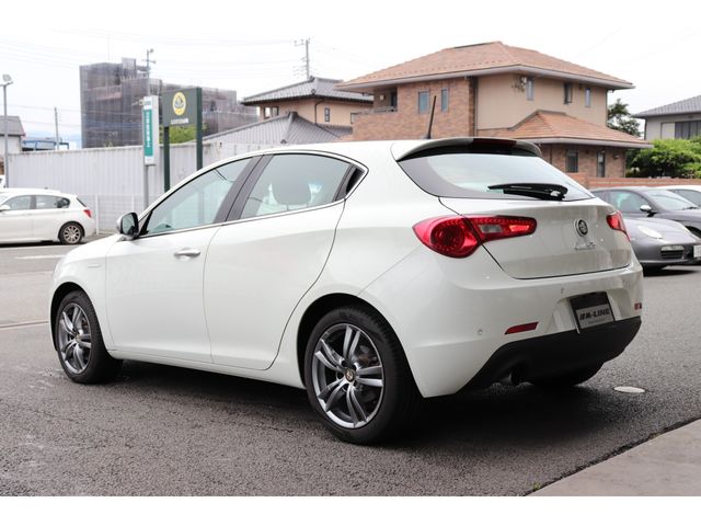 ALFA ROMEO GIULIETTA 2015-03 4538-7