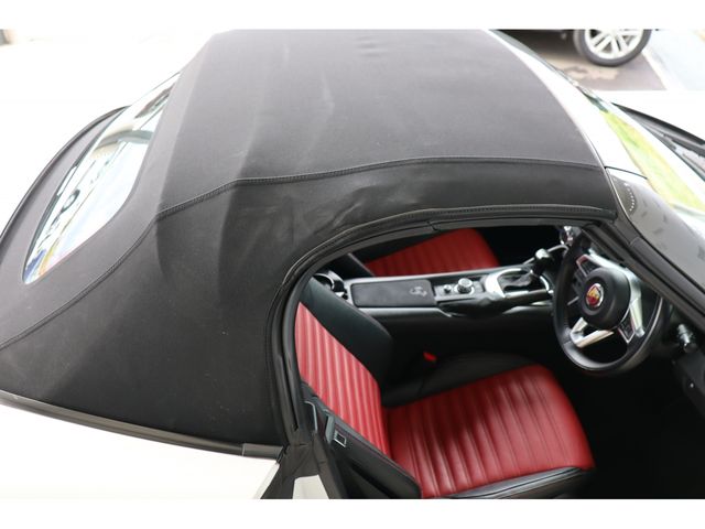 Abarth 124 Spider 2017-07 196604-11
