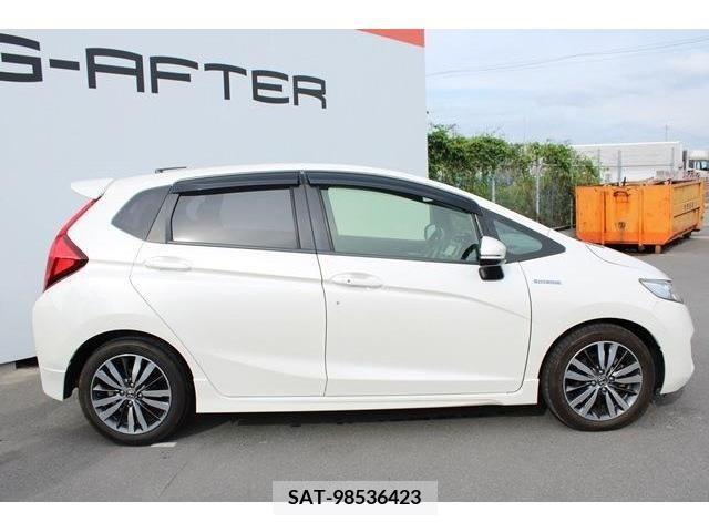 Honda FIT HYBRID 2017-04 297779-6