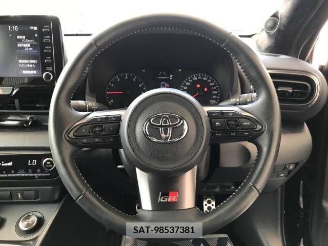 Toyota YARIS 2021-01 332701-11