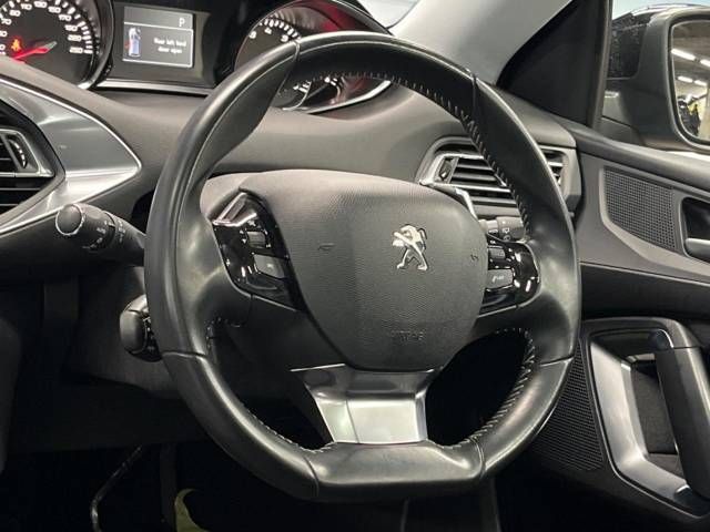 Peugeot 308 2016-02 186343-10