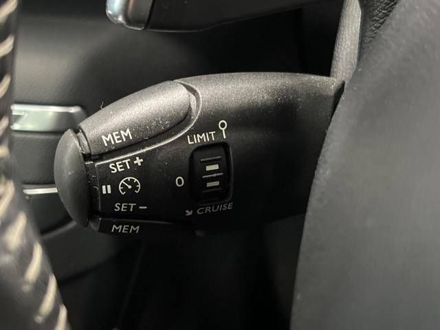 Peugeot 308 2016-02 186343-6