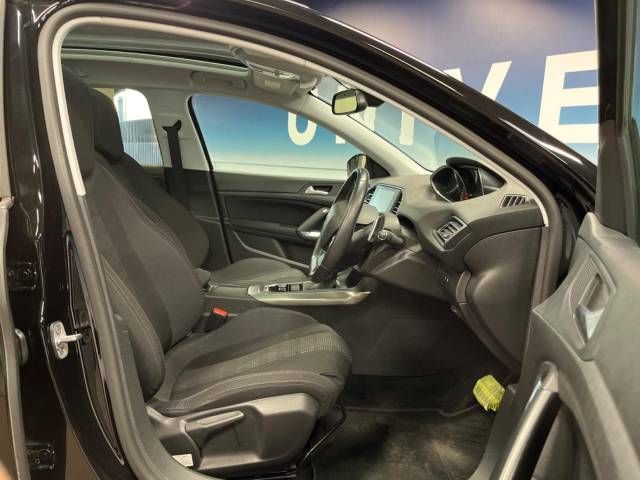 Peugeot 308 2016-02 186343-8