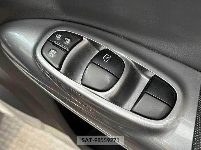 Nissan JUKE 2014-09 210752-15
