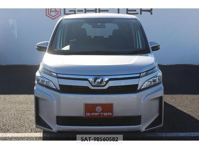 Toyota VOXY 2018-04 207693-7