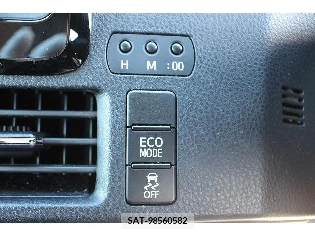 Toyota VOXY 2018-04 207693-5