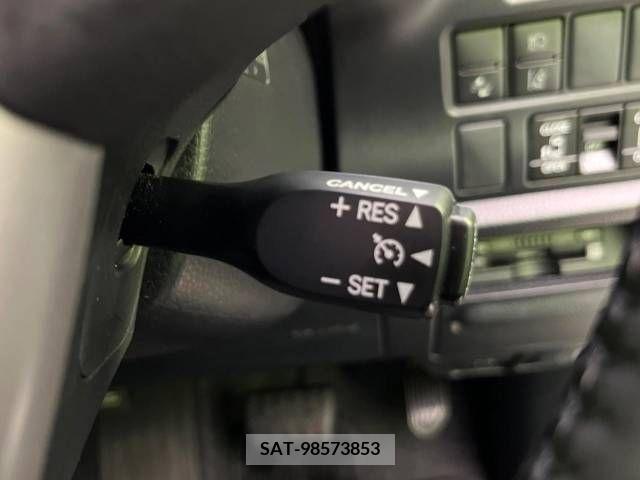 Toyota VOXY 2019-07 288904-8